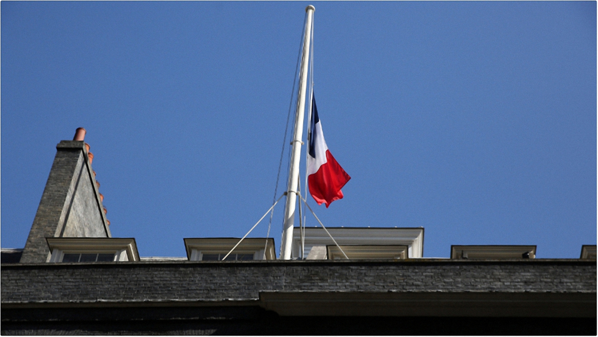 Франсуа Олланд объявил траур во Франции - фото 1