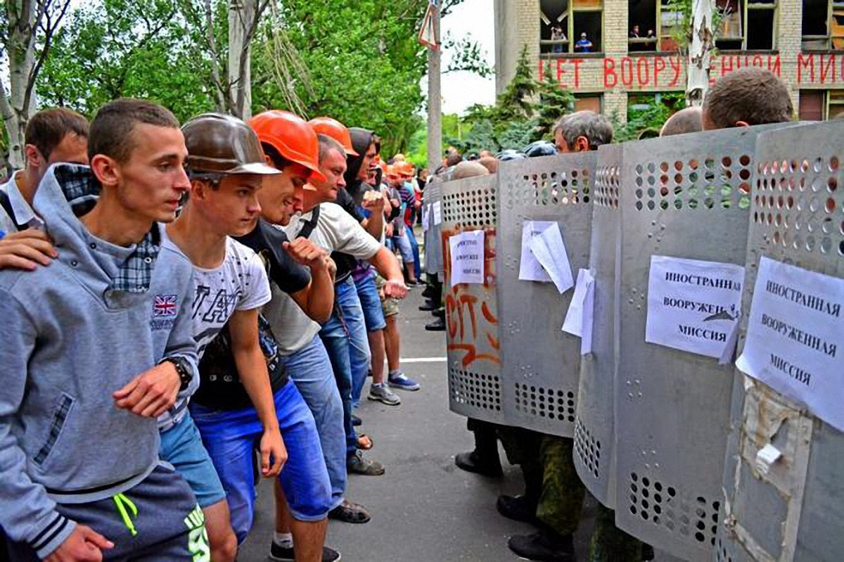 Террористы готовят людей к сопротивлению вооруженным представителям ОБСЕ. - фото 1