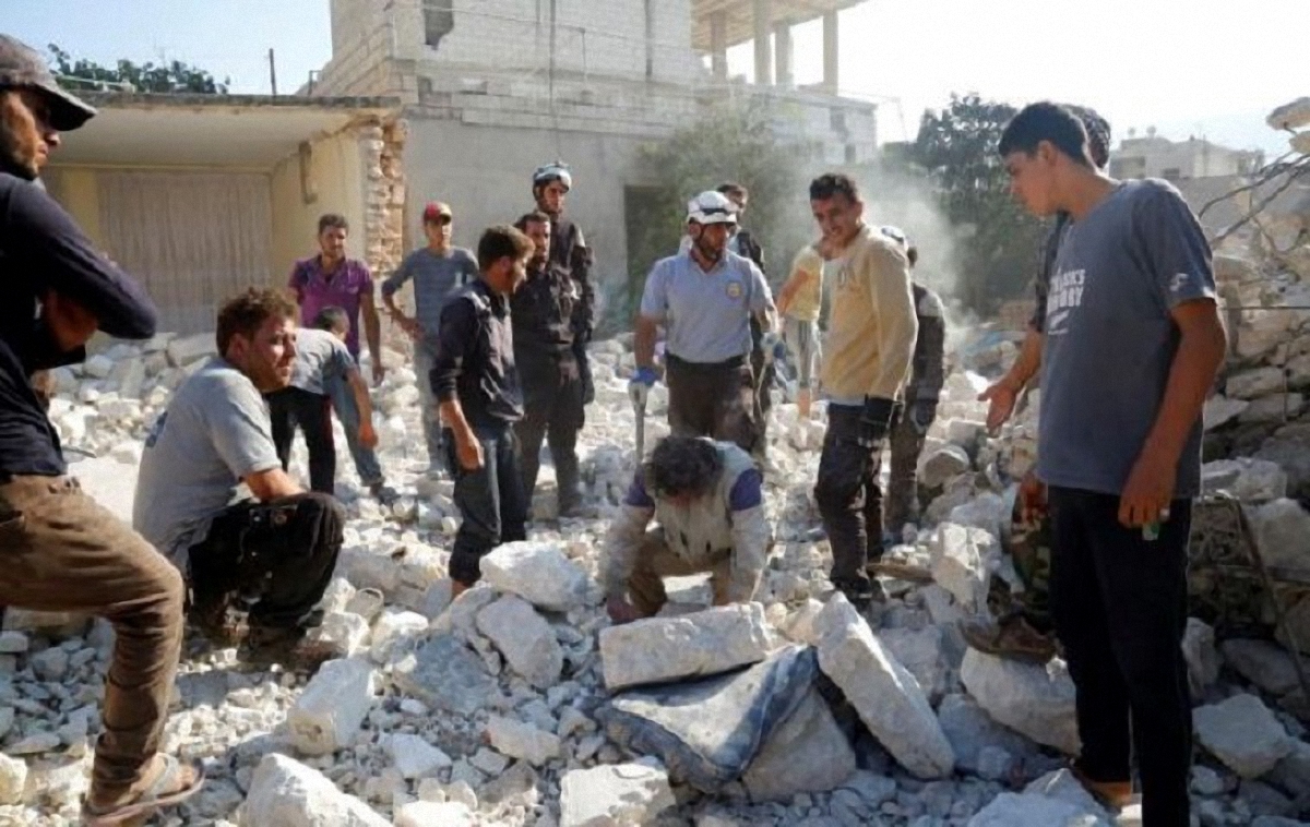 В результате авиаудара по больнице в Сирии погибло 10 человек - фото 1