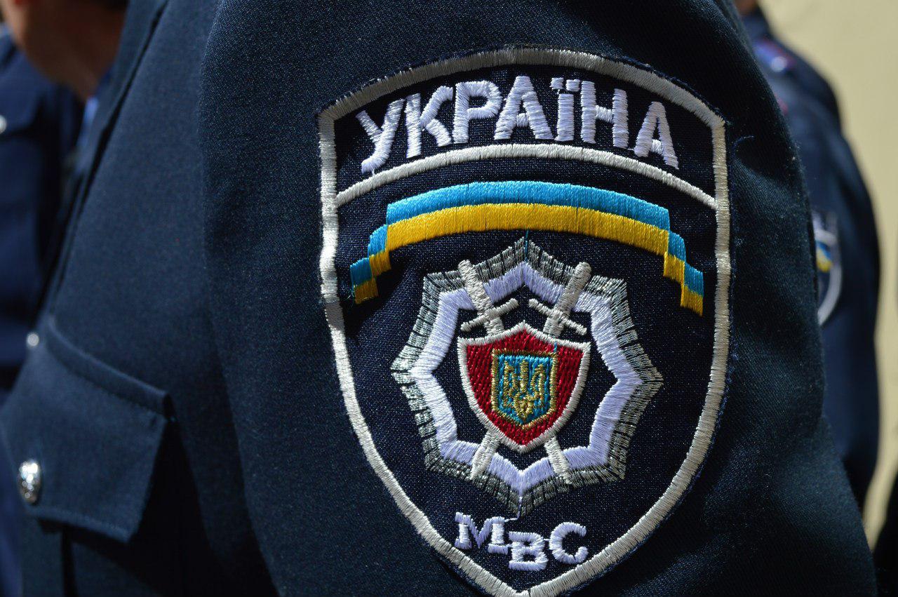 Милиционер стал служить "ДНР" и ограбил автосалон - фото 1