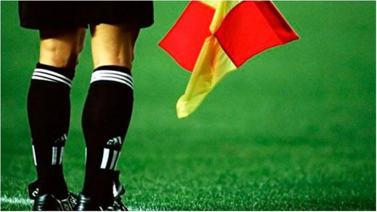 Футбольная федерация Турции показала красные карточки почти сотне арбитров - фото 1