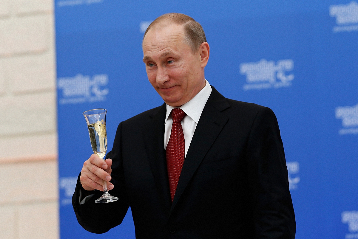 Путин прибыл в оккупированный Крым  - фото 1