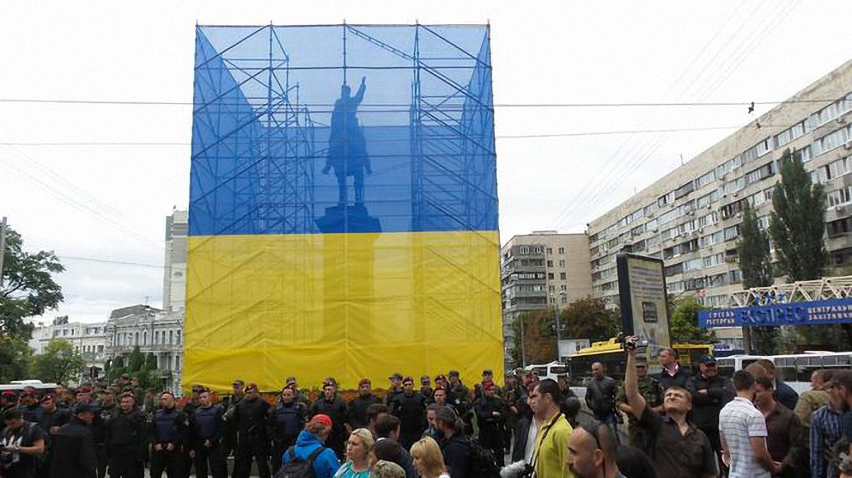 Памятник Щорсу уберут с улиц Киева до конца сентября - фото 1