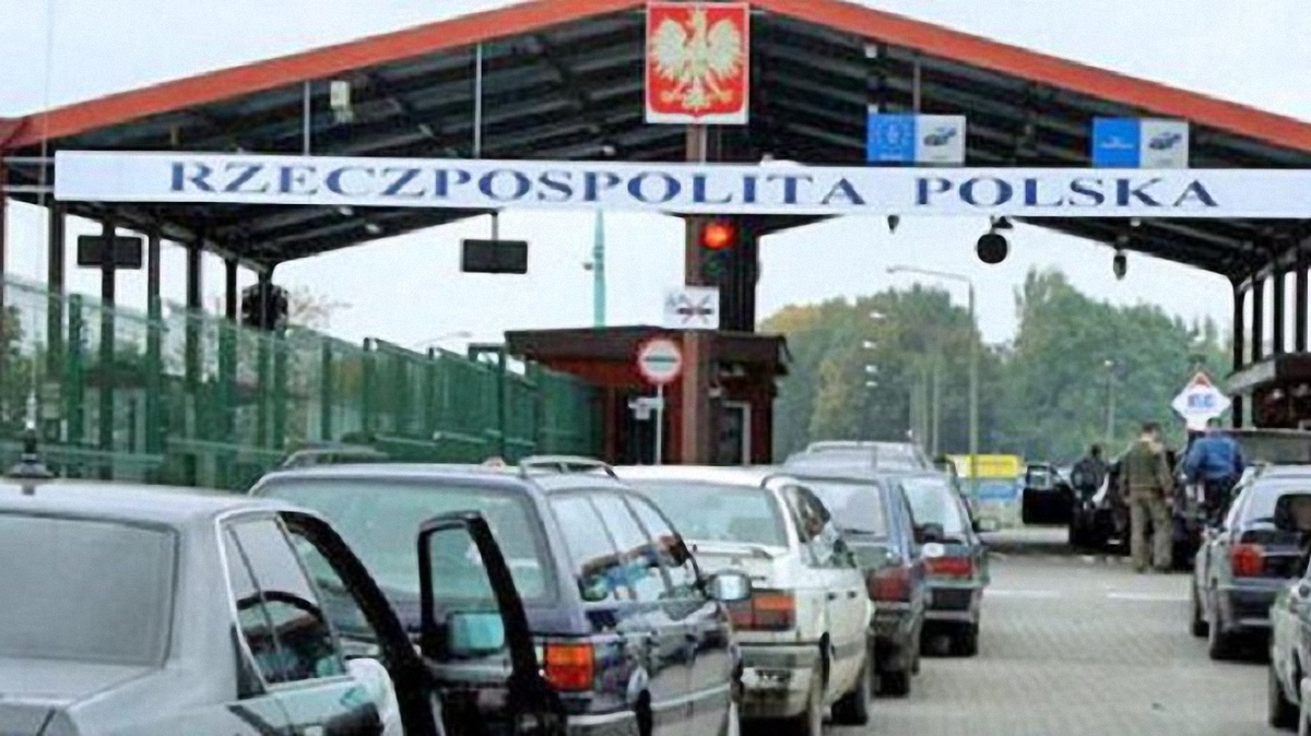 На границе с Польшей в очередях стоит 670 автомобилей - фото 1