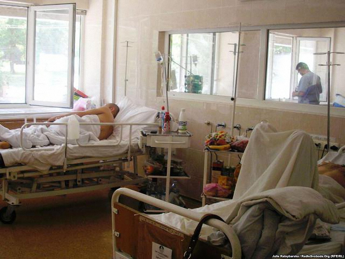 Трое украинских военных попали в больницу 3 августа - фото 1