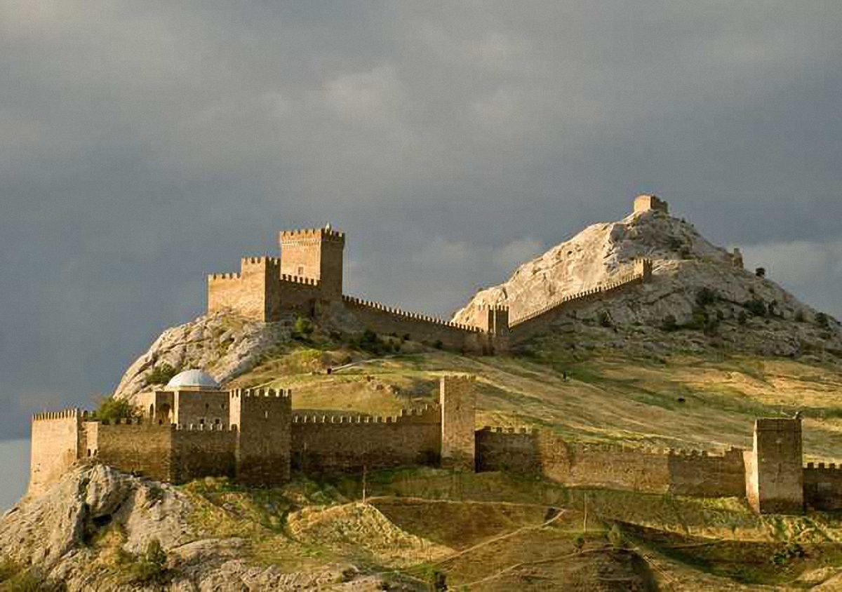 Оккупанты хотят, чтобы ЮНЕСКО признало Генуэзскую крепость российской - фото 1