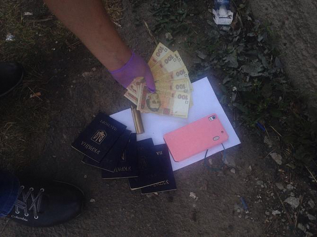Работник паспортного стола оформляла документы жителям оккупированных территорий - фото 1