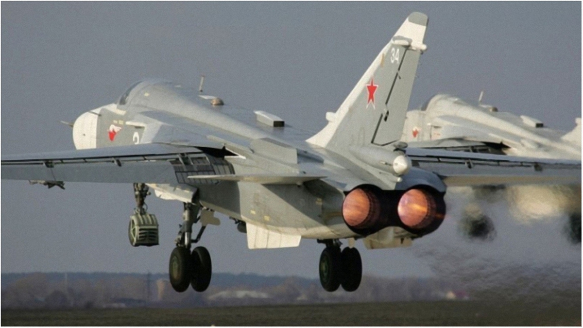 Они сопроводили российский военный самолет Ил-20 - фото 1