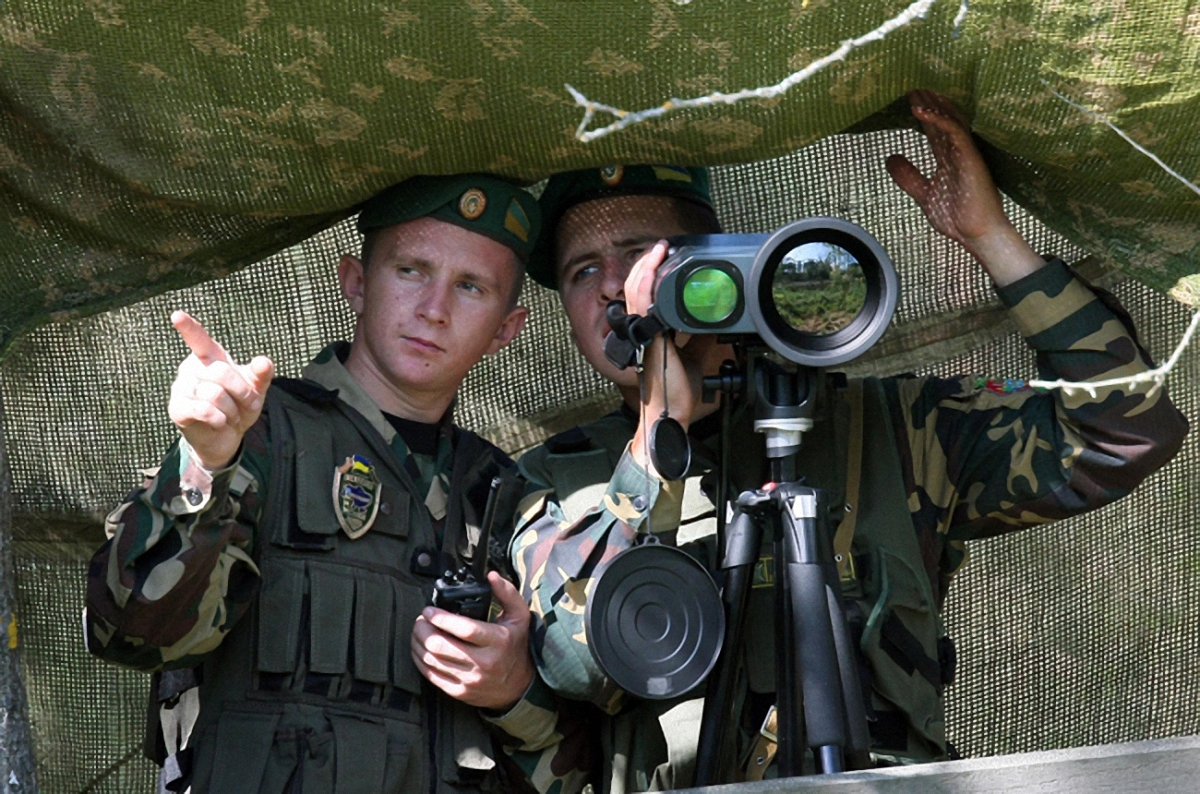 Пограничники заявляют об активизации войск РФ в Крыму - фото 1
