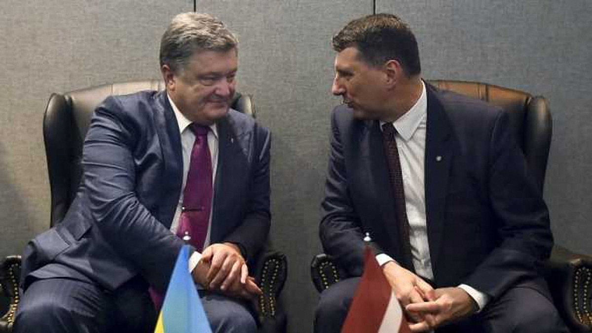 Порошенко попросил Латвию вернуть украинские деньги - фото 1