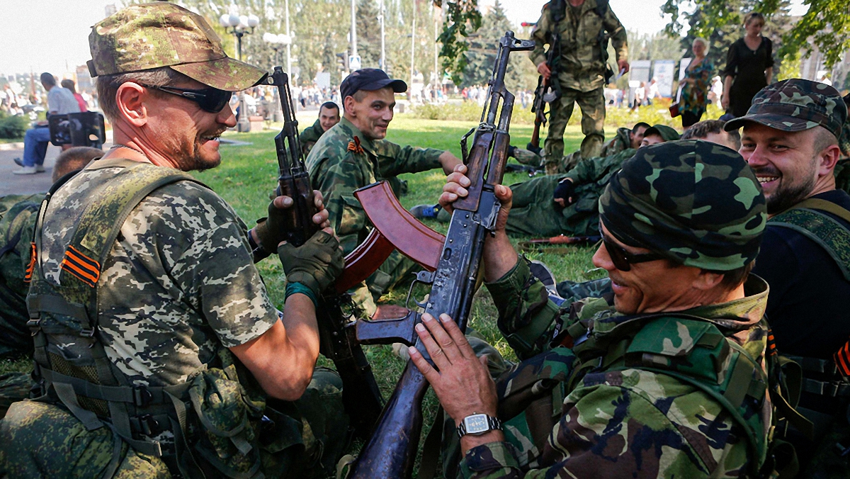 Рядовые боевики думают, что у руководства "приступ шпиономании" после событий в Крыму - фото 1