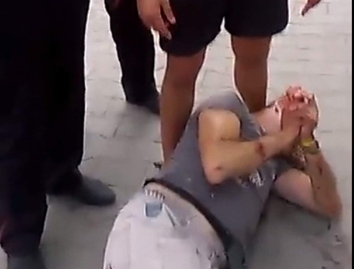 Полицейский в штатском побил человека из-за украинской символики - фото 1