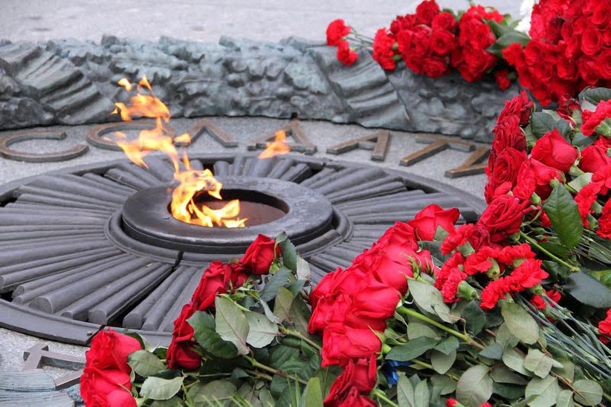 Сегодня в столице состоится ритуал возложения цветов на могилу Неизвестного солдата - фото 1
