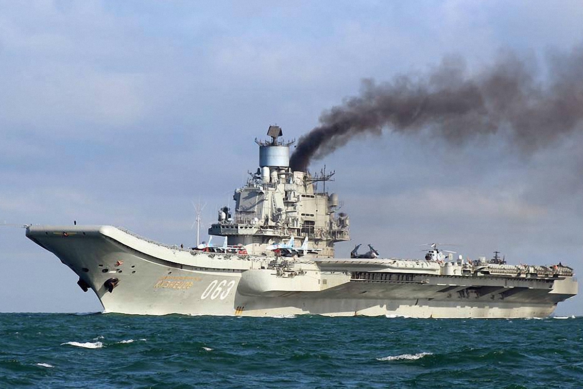 Российскому авианосцу и кораблям флотилии могут не дать дозаправиться в Испании - фото 1