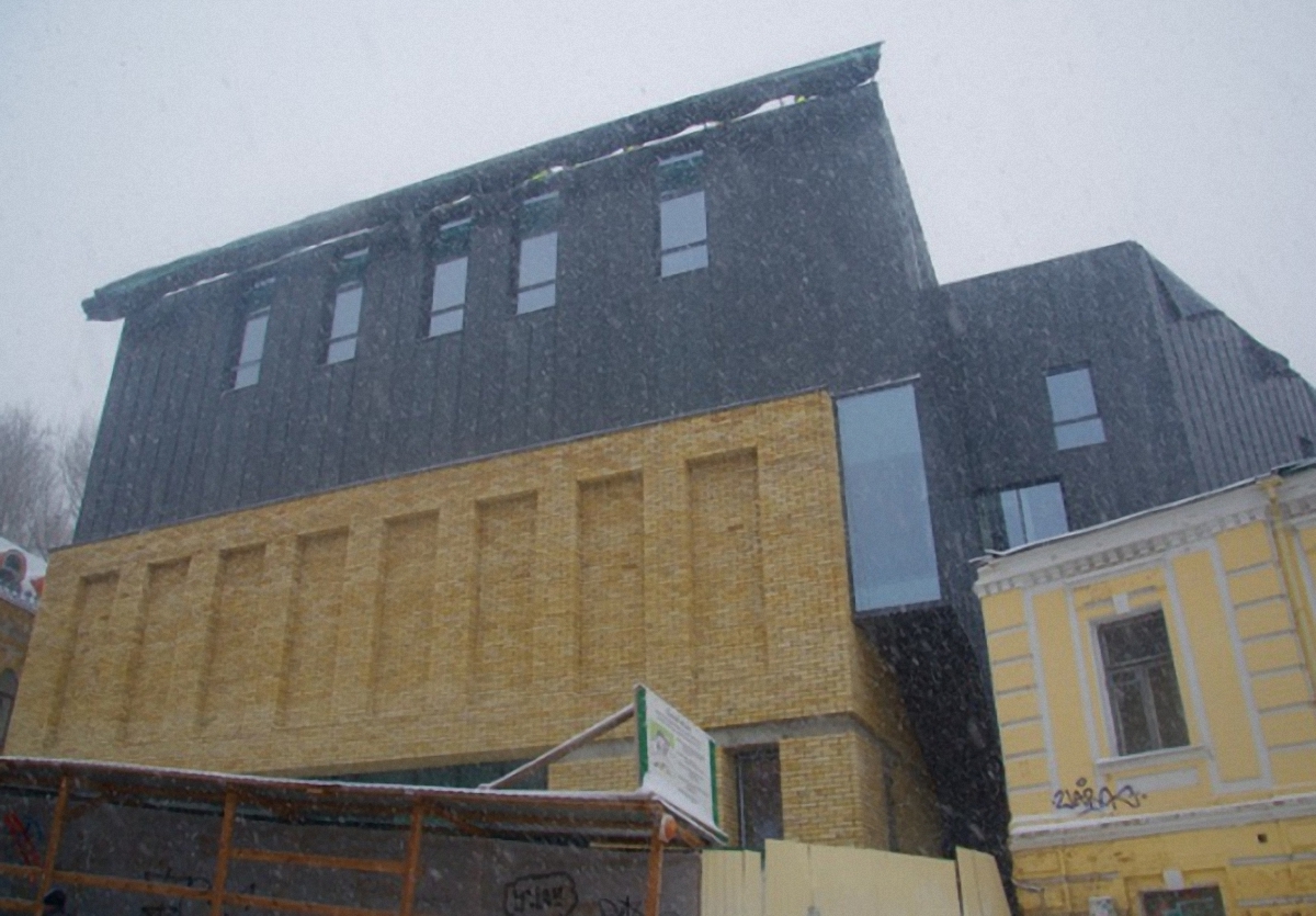 Мнение киевлян по поводу нового здания театра разделилось - фото 1