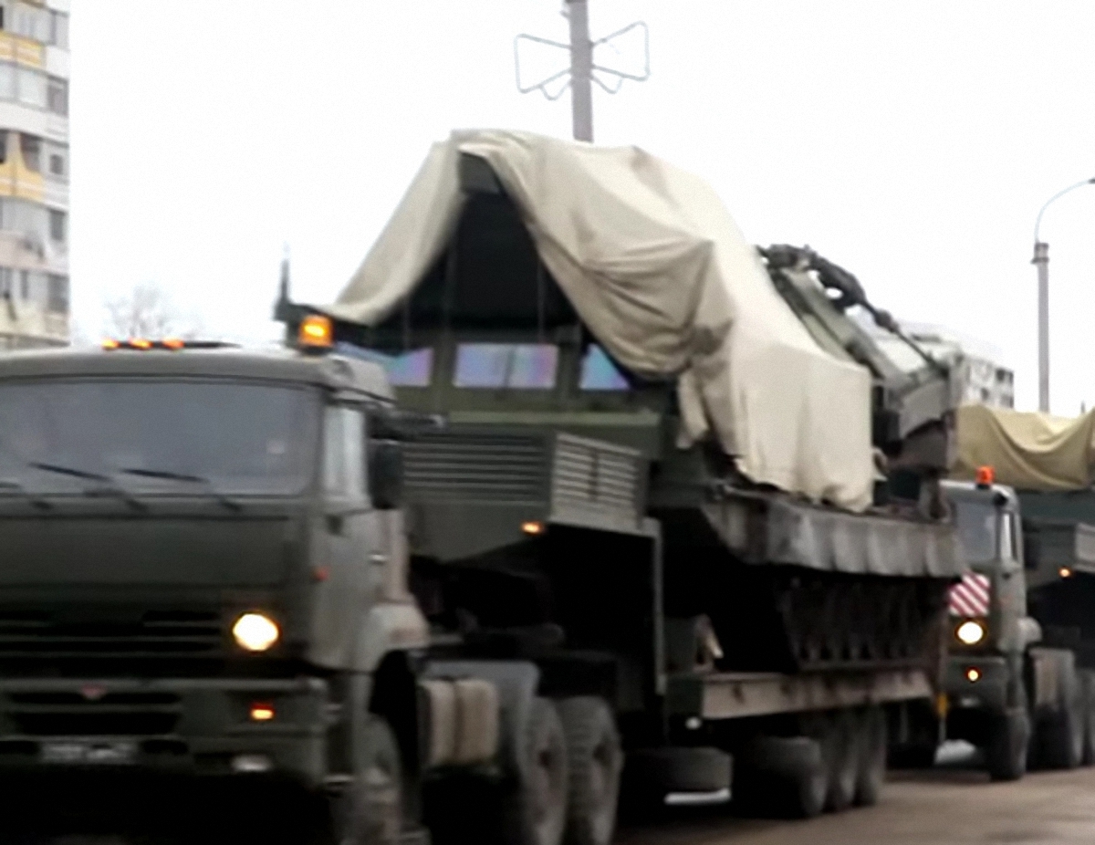 Россияне угрожают ответными стрельбами и перебросили в Крым систему ПВО - фото 1