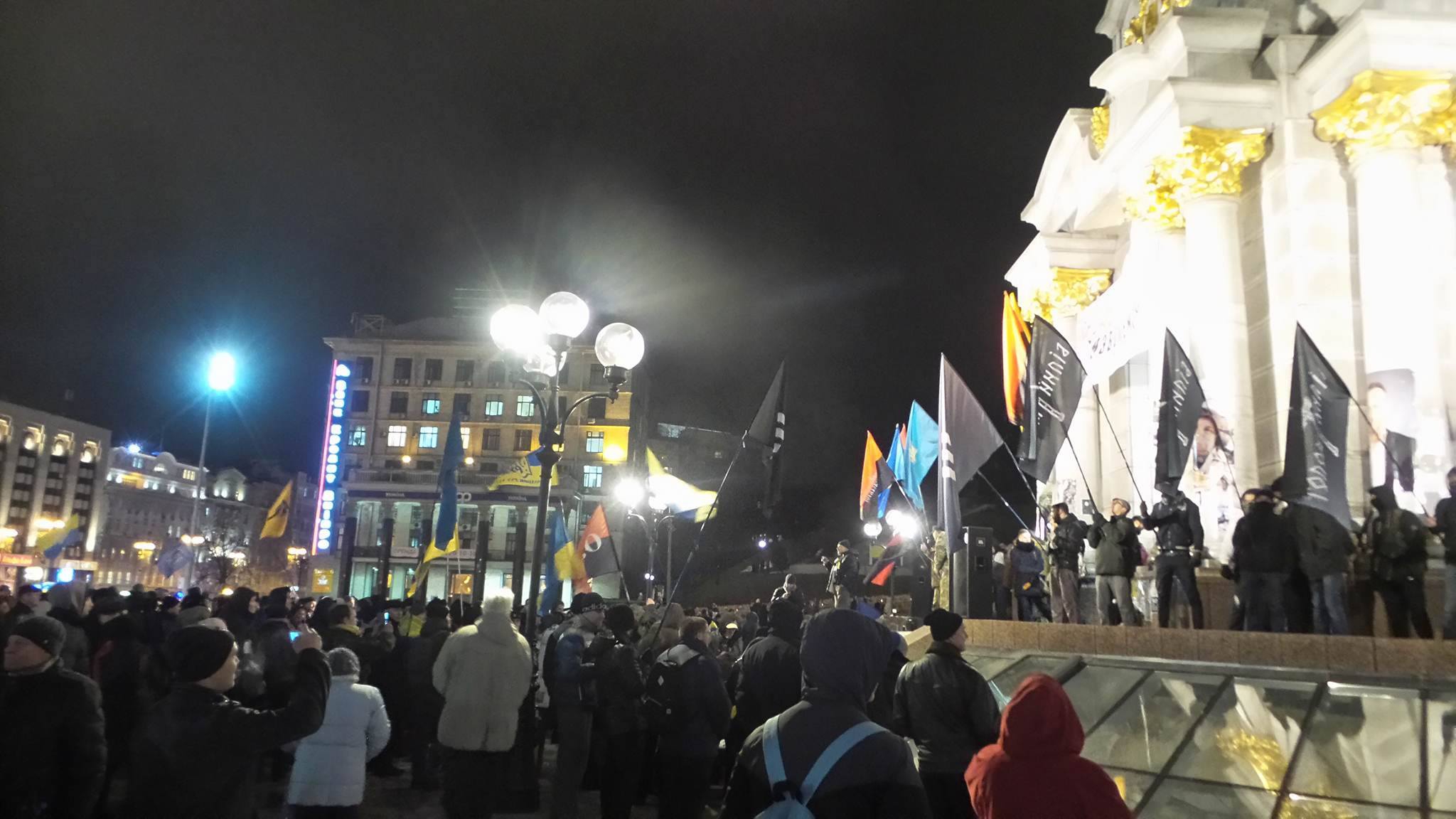 На Майдане Независимости проходит сразу несколько акций, посвященных годовщине Революции достоинства - фото 1