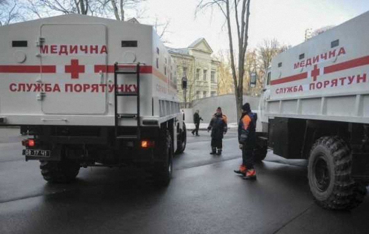 Украинские военные получат автомобили для медицинской эвакуации раненых - фото 1