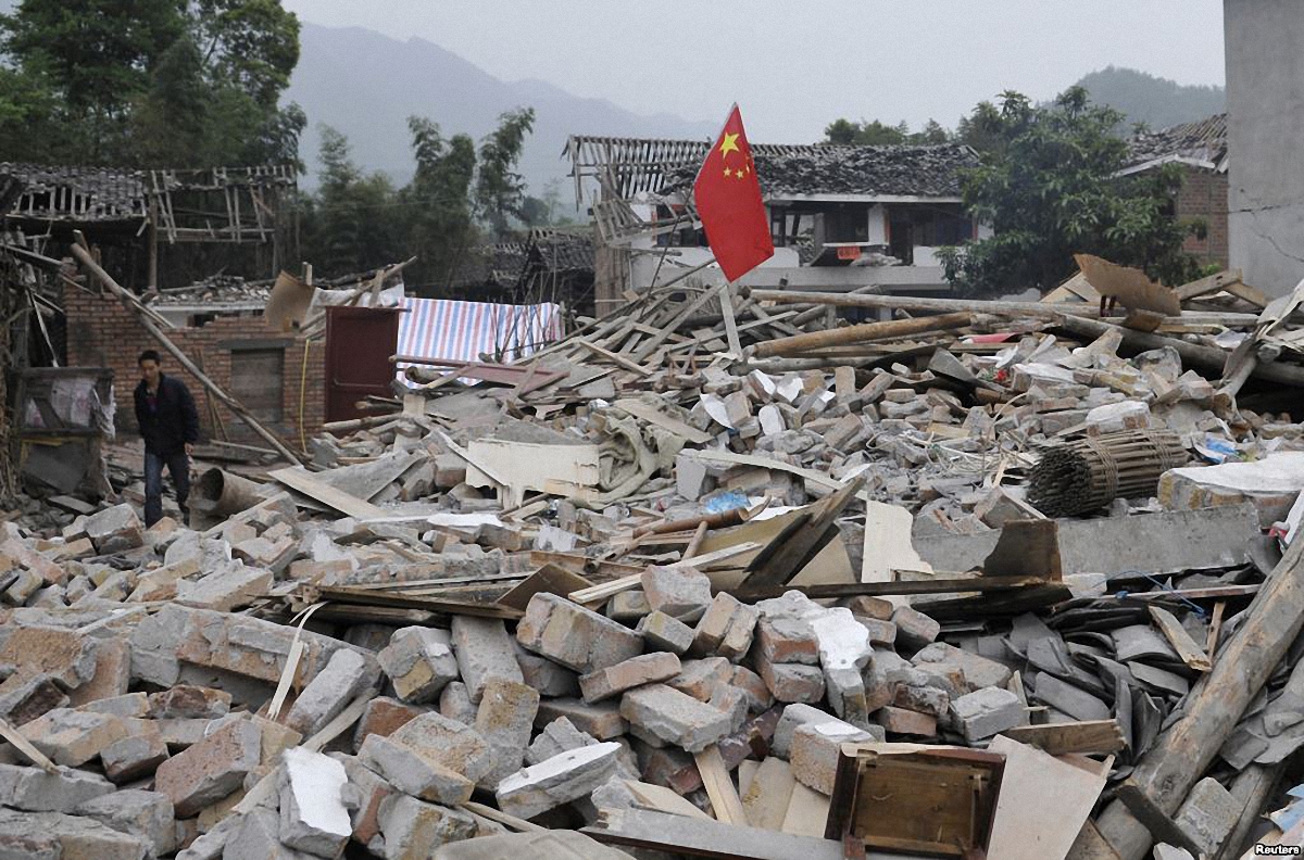 Китай сотрясло мощное землетрясение - фото 1
