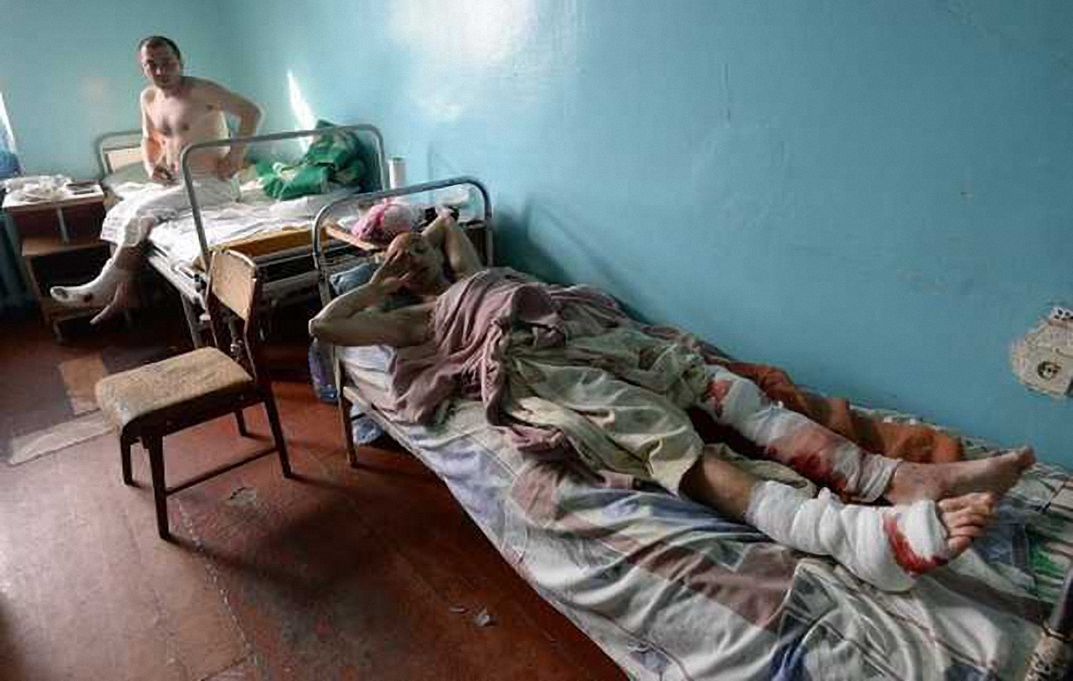 Больницы Луганской области переполнены ранеными боевиками - фото 1