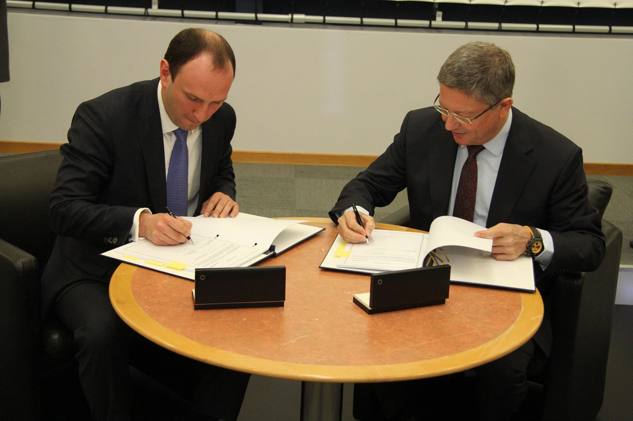 Украина и НАТО подписали соглашение о доступе нашей страны к логистической базе Альянса - фото 1