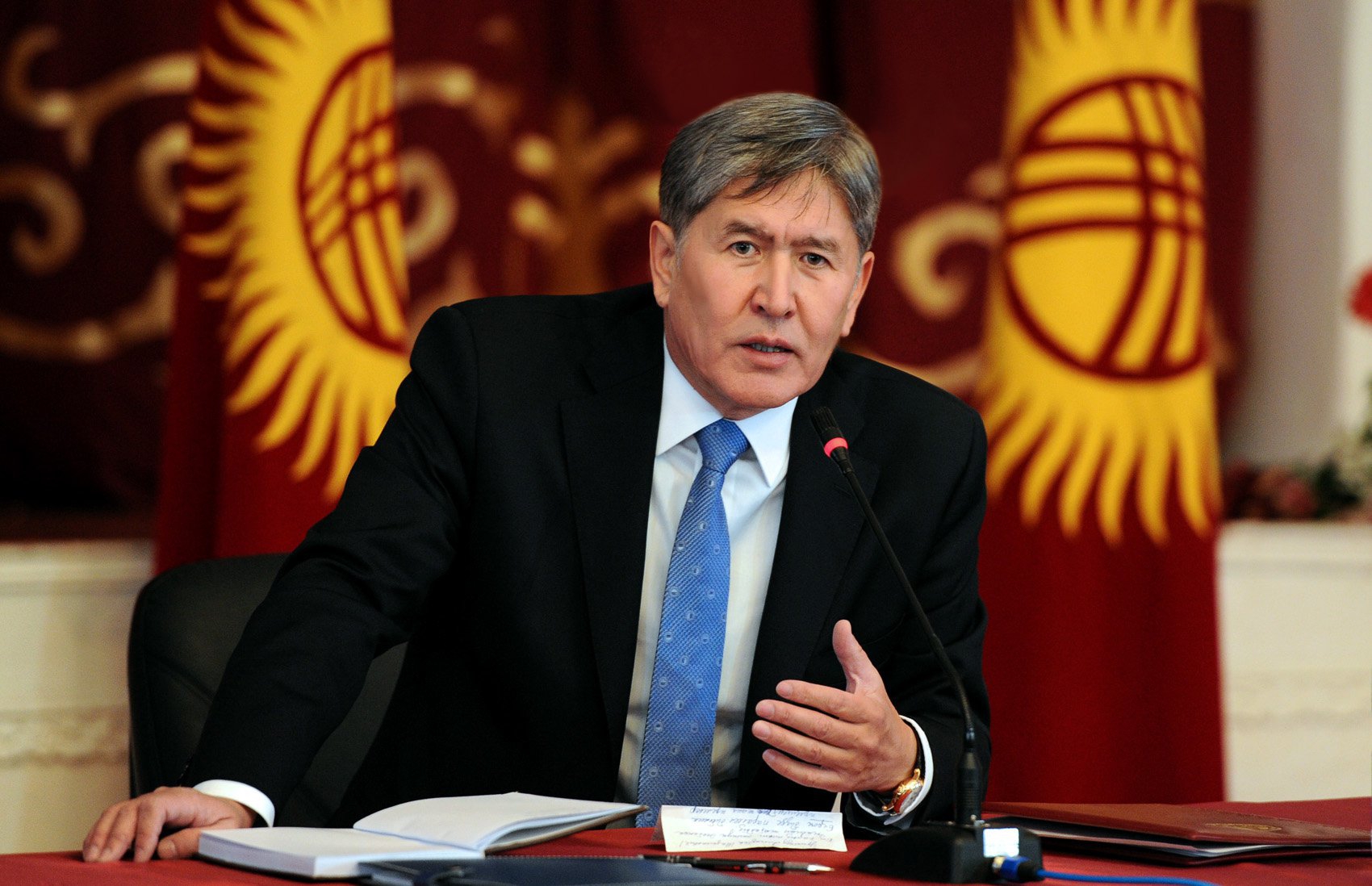 Алмазбек Атамбаев не хочет, чтобы на территории его страны находилась российская военная база - фото 1