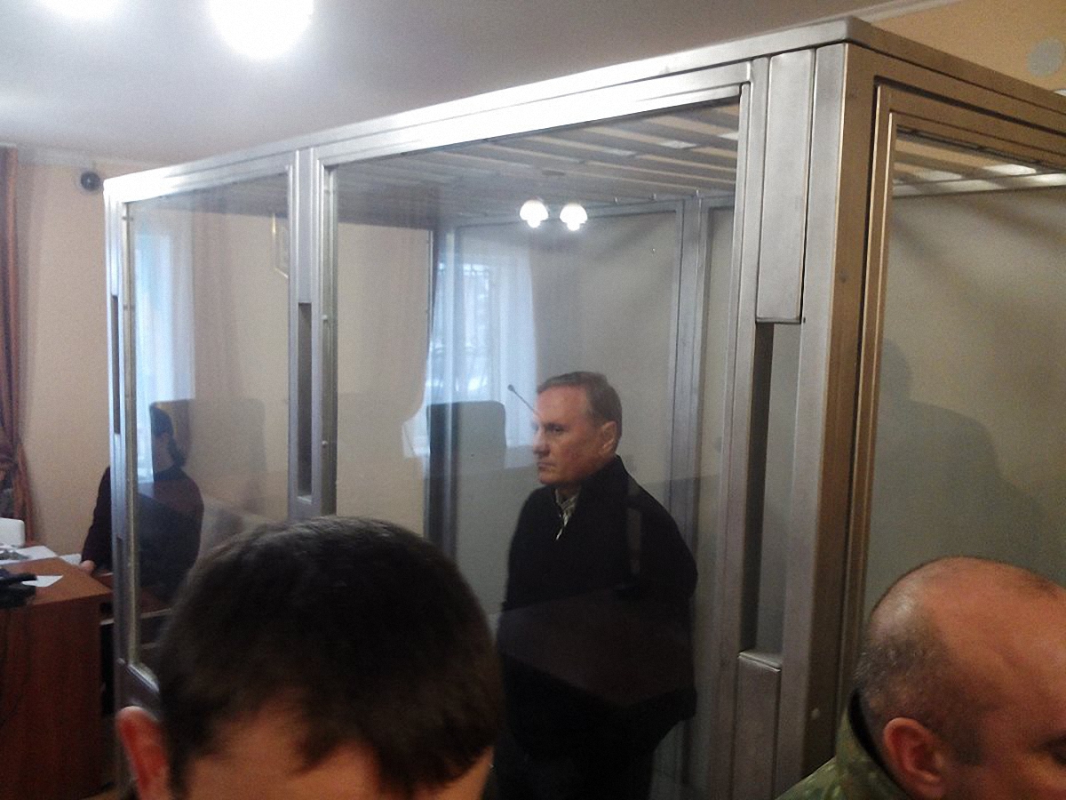 Александр Ефремов присутствует в зале суда без адвокатов - фото 1