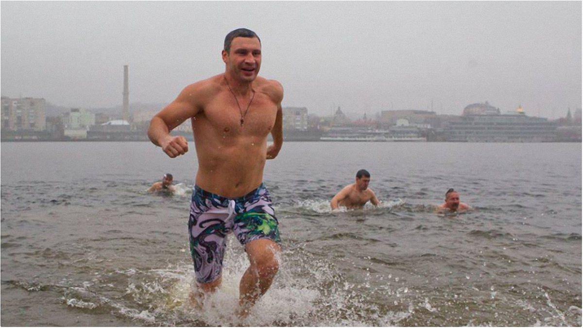 Як пірнають в ополонку на Водохреща українські політики - фото 1
