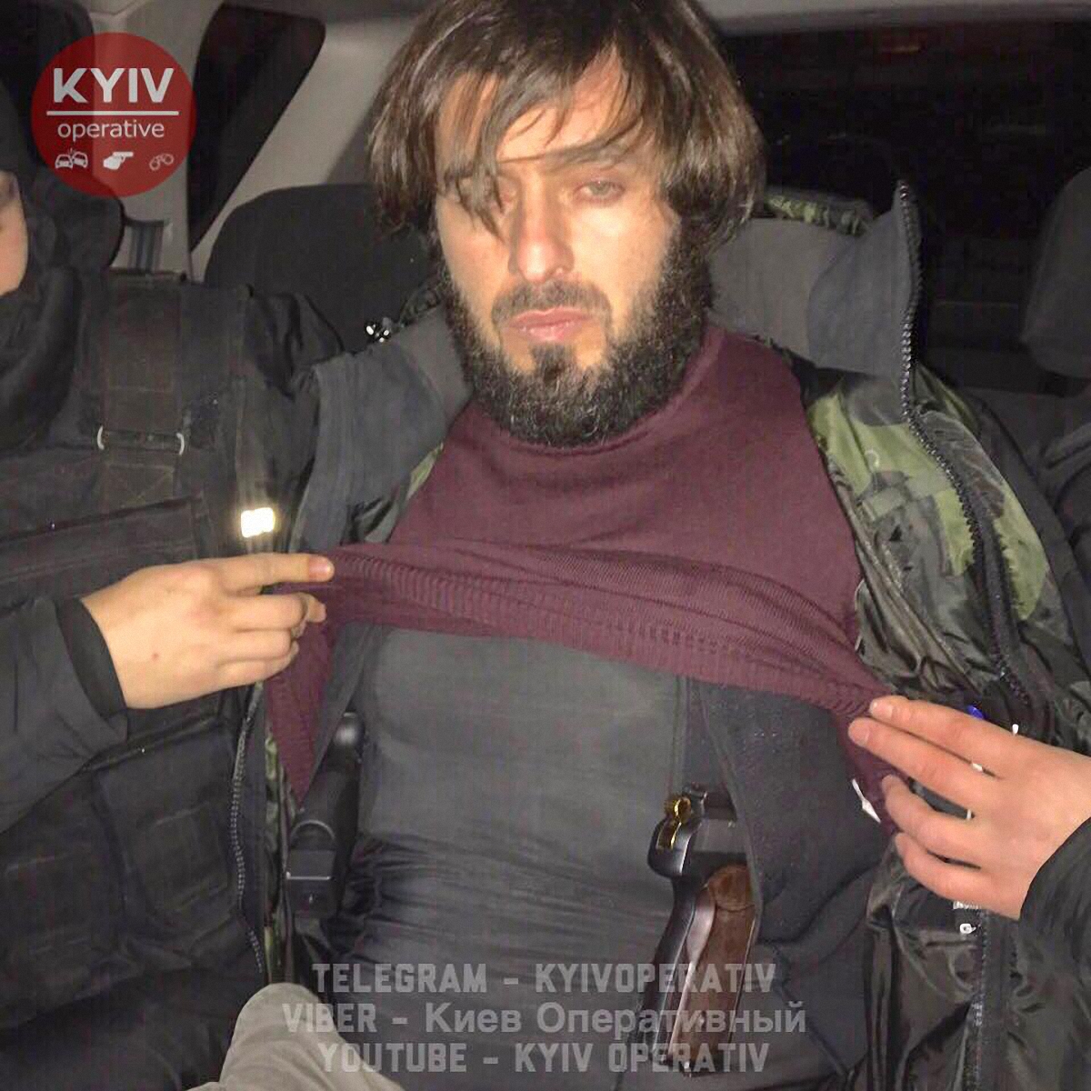 Мужчина ездил по Киеву с двумя пистолетами в кобуре - фото 1