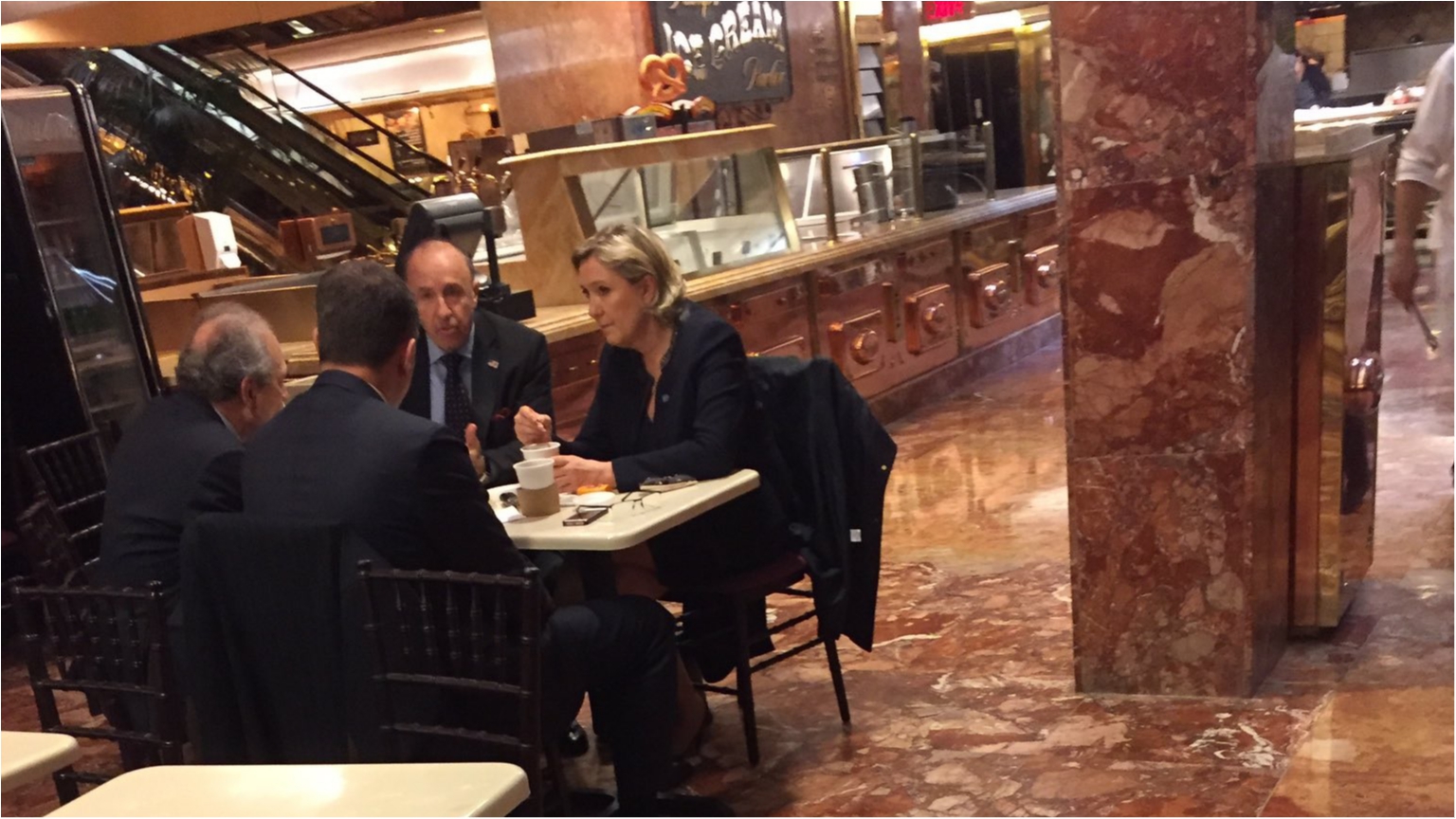 Фото Ле Пен в Trump Tower в Нью-Йорке - фото 1