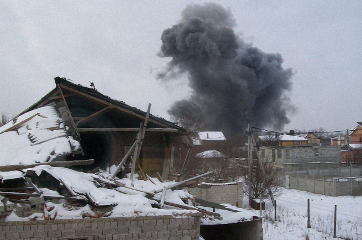 В районе завода резинохимических изделий в Донецке случился масштабный взрыв - фото 1
