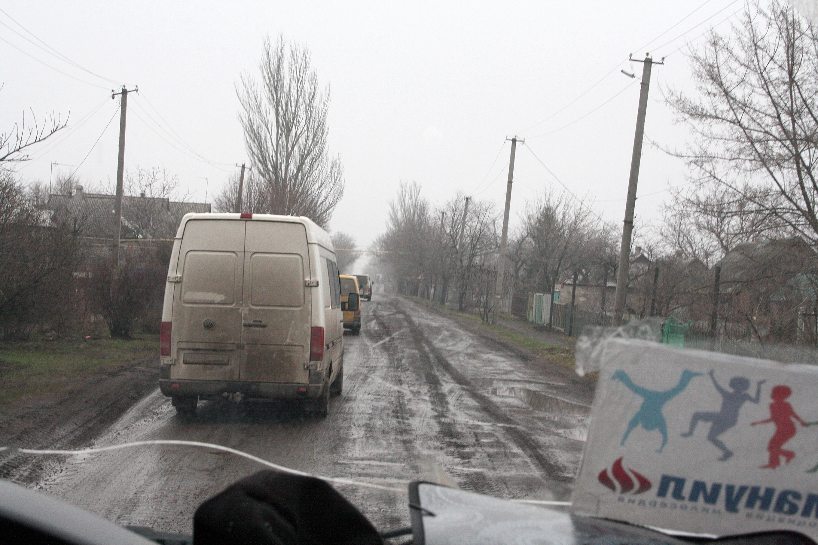Боевики обстреляли дорогу, по которой из Авдеевки выезжали люди - фото 1