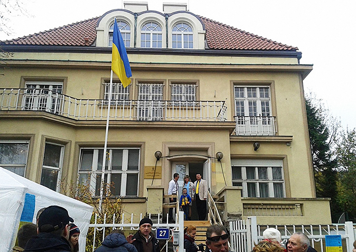 В посольстве напомнили, что Чехия знает, что такое оккупация и аннексия - фото 1
