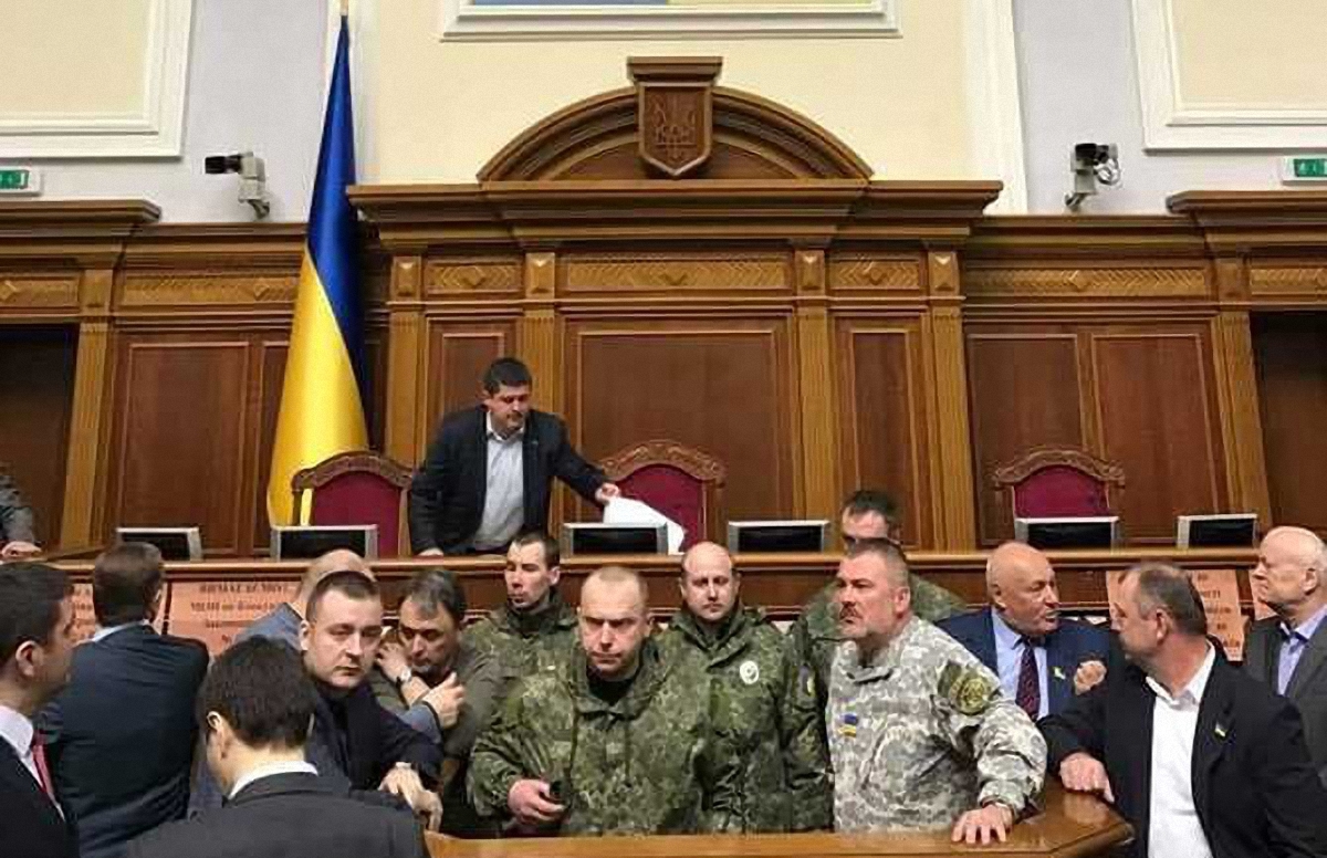 Игорь Грынив попросил депутатов выслушать раненых стражей порядка - фото 1