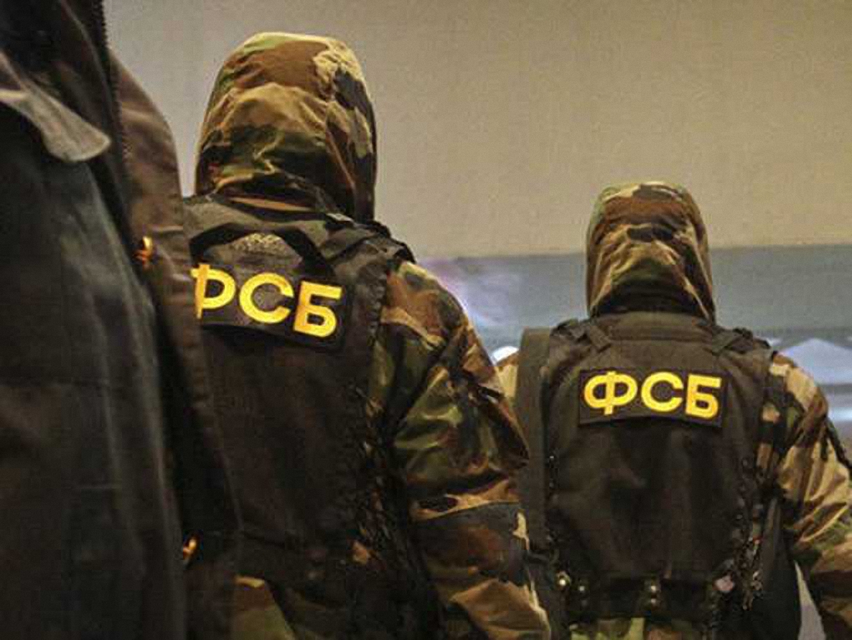 Сотрудники ФСБ продержали украинцев почти целый день - фото 1