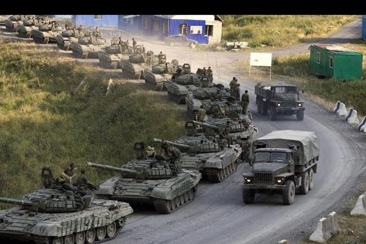 Боевики разместили около 40 танков на территории сельскохозяйственного объекта - фото 1