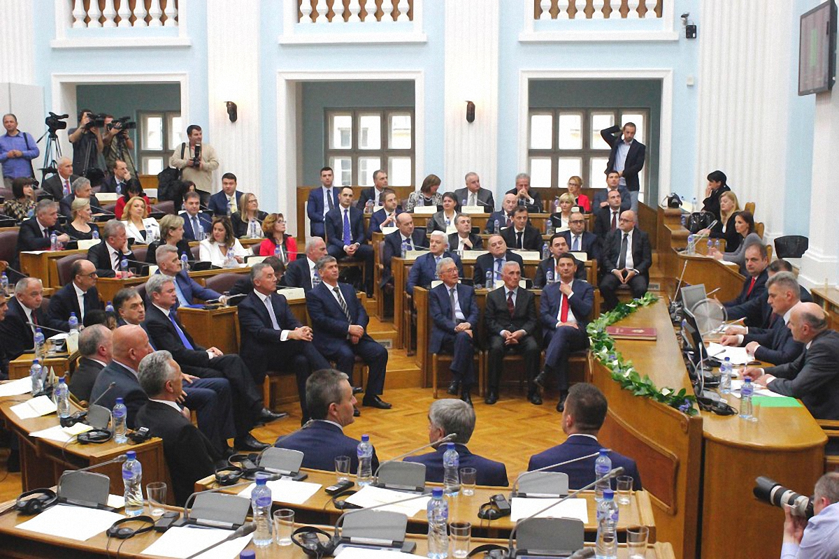 Черногорские депутаты единогласно высказались о принятии закона - фото 1