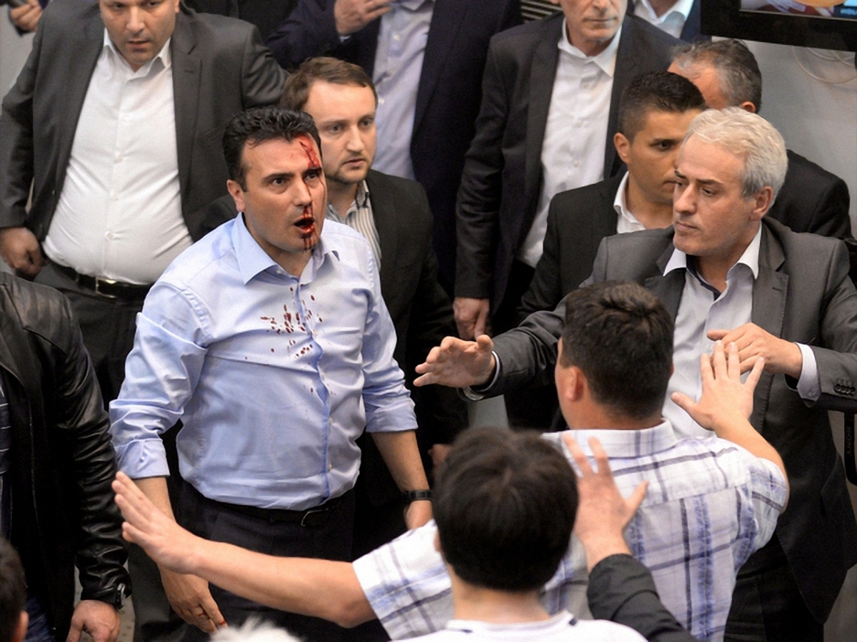 В Македонии штурмовали парламент  - фото 1