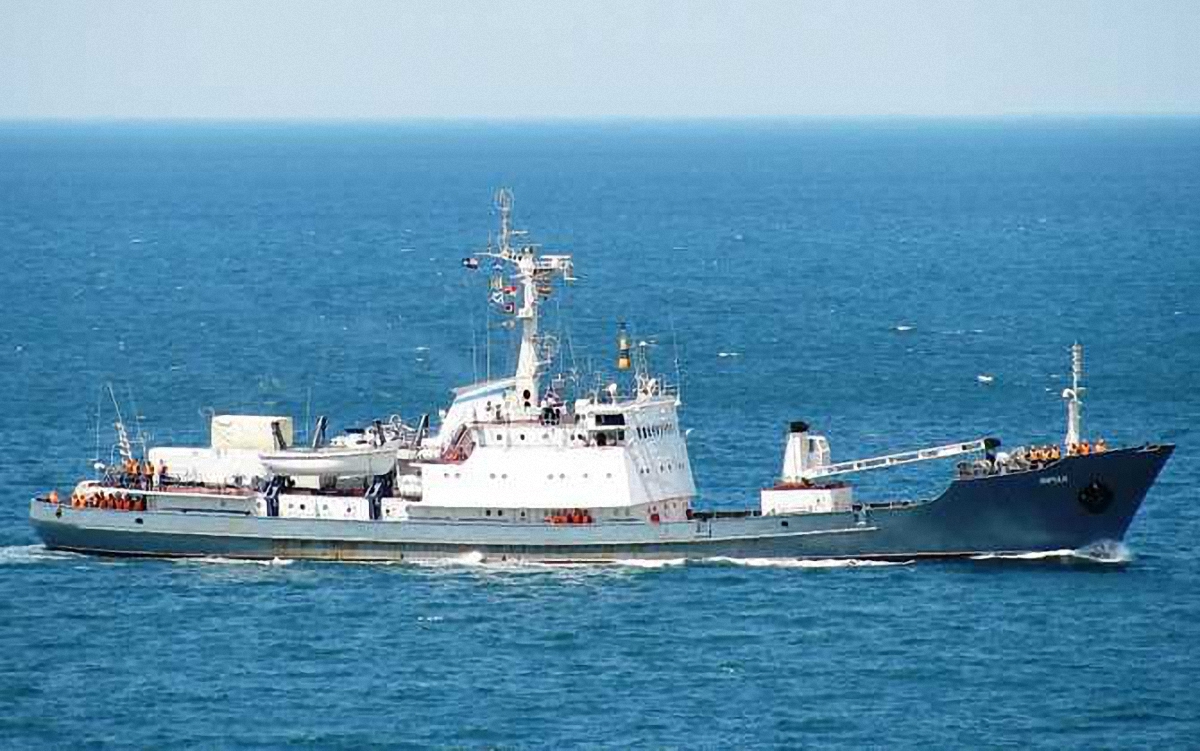 Российский корабль-разведчик идет ко дну - фото 1