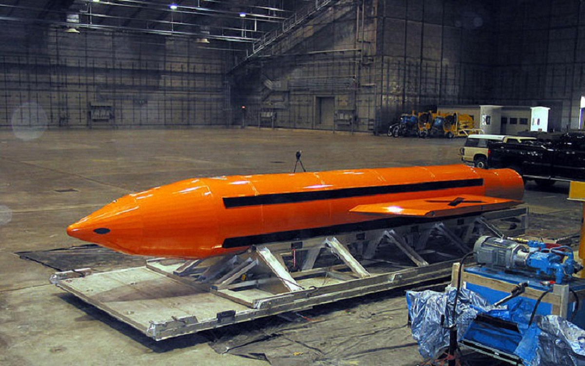 Бомбу GBU-43 неофициально называют "матерью всех бомб" - фото 1
