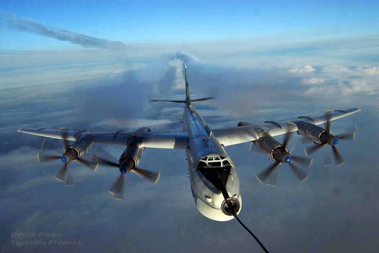 США назвали причину облетов российских бомбардировщиков возле Аляски - фото 1