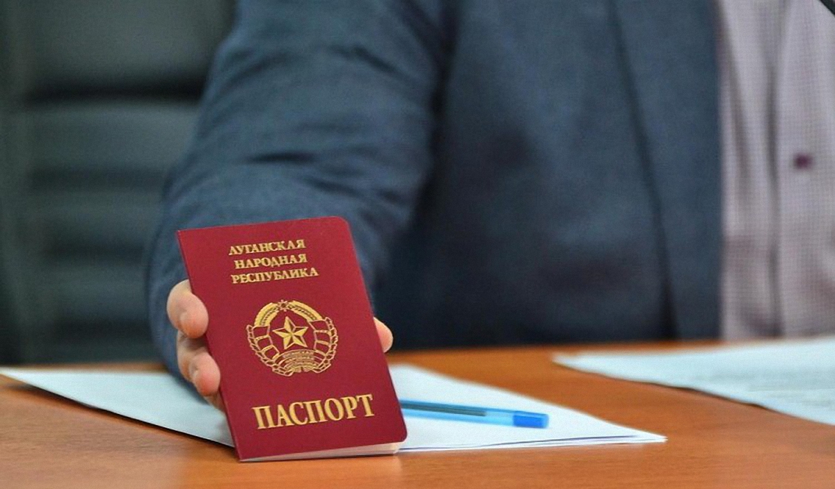 Оккупанты используют паспорта "ЛНР" и "ДНР", чтобы уйти от уголовной ответственности в РФ - фото 1