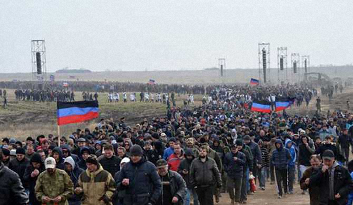 Боевики "ДНР" начали призыв населения - фото 1