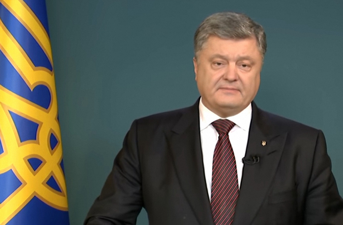 Президент поздравил украинцев с решением Европарламента о безвизе - фото 1