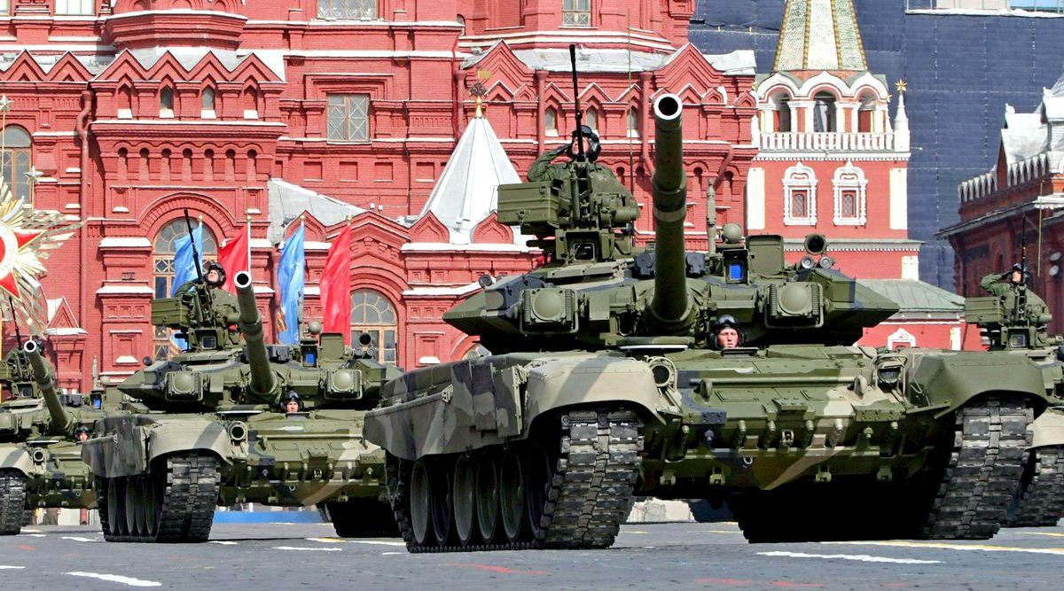 Россия увеличивает военное финансирование, несмотря на экономические проблемы в стране - фото 1
