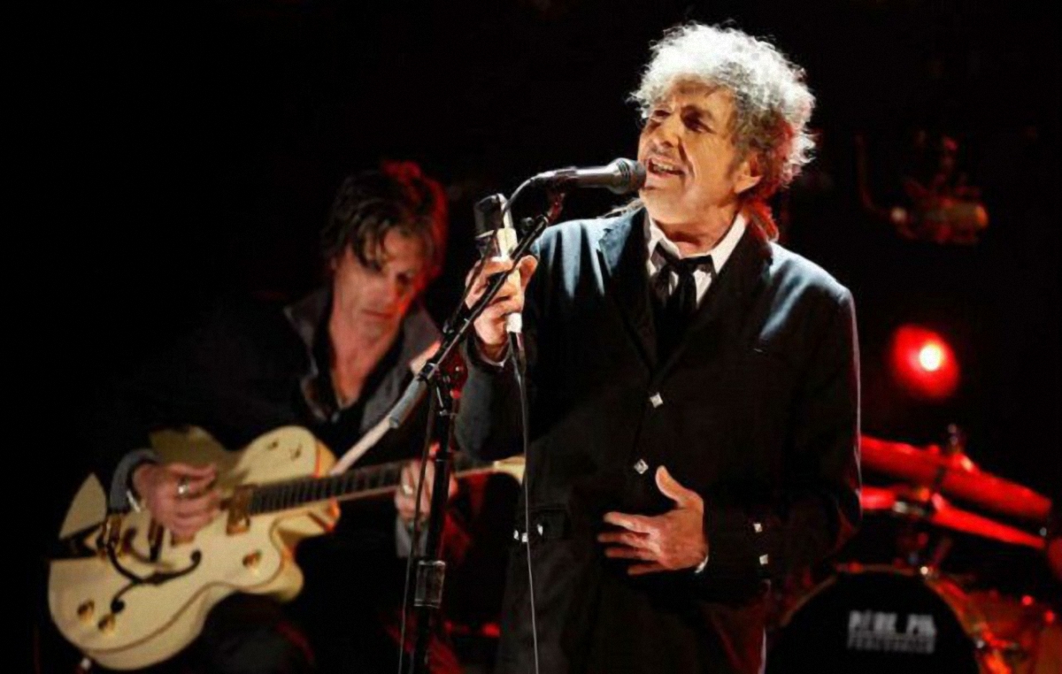 Премию вручили из-за концерта Дилана, запланированного на 2 апреля в Стокгольме - фото 1
