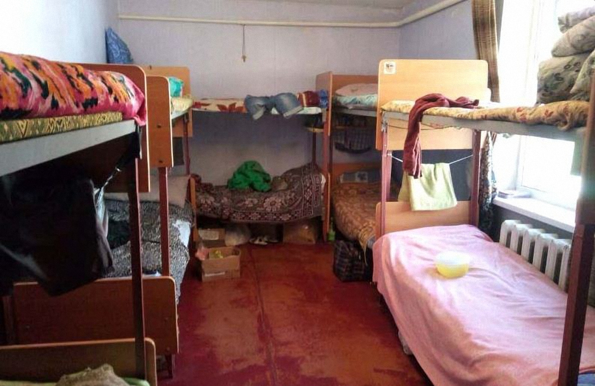 В Полтаве выявили "реабилитационный" центр, где держали 40 человек - фото 1