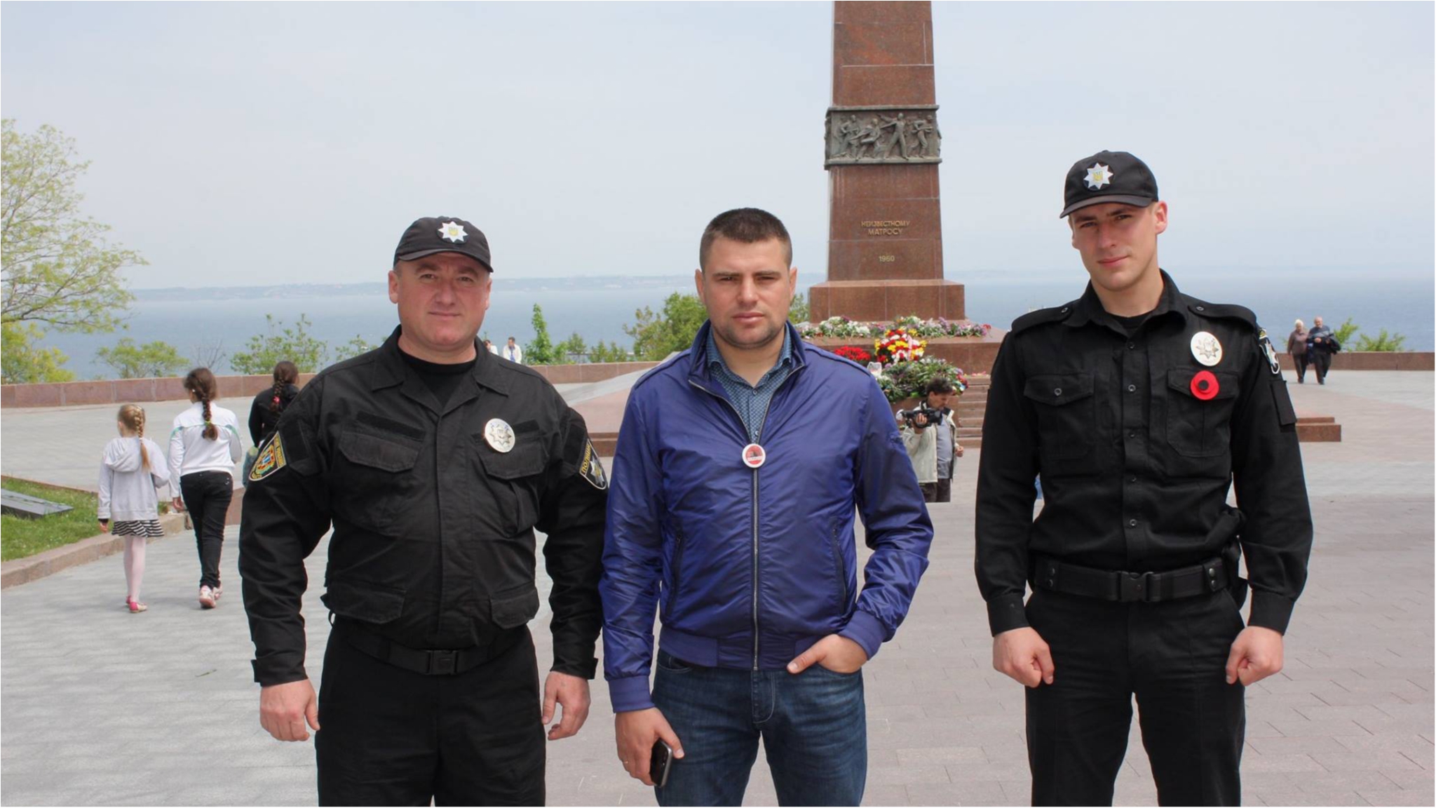 Иван Ищенко (в центре) с коллегами - фото 1