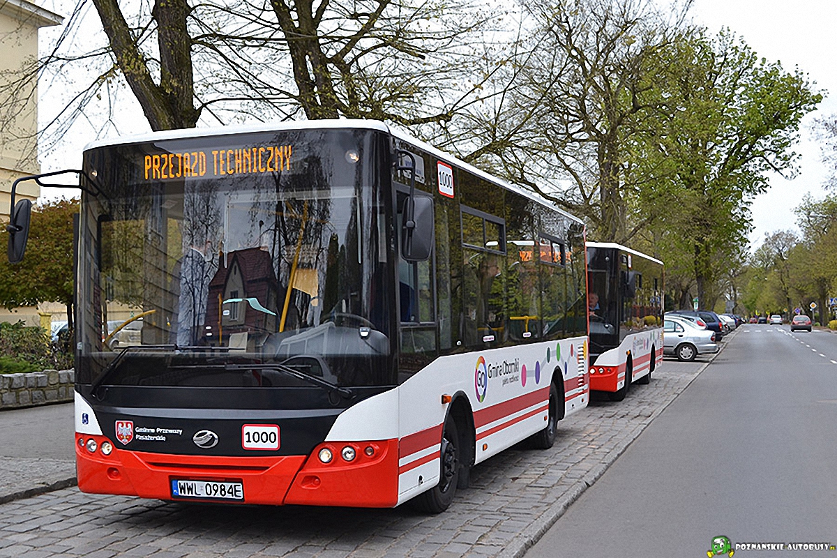 Несколько автобусов уже доставили в Польшу - фото 1