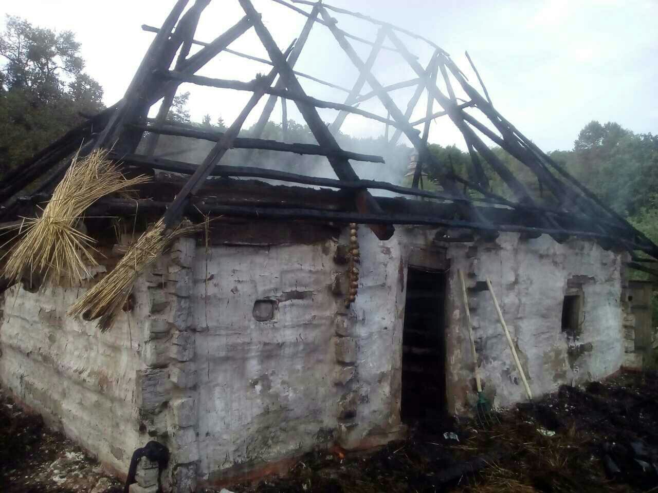 В Пирогово сгорел один из домов экспозиции - фото 1